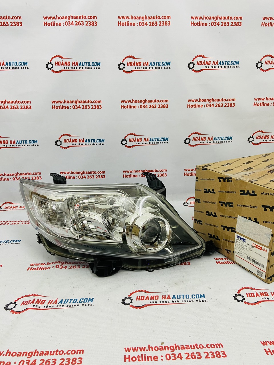 Đèn pha có bi RH Toyota Fortuner 2013 thương hiệu TYC | 20-C757-05-2B 20C757052B