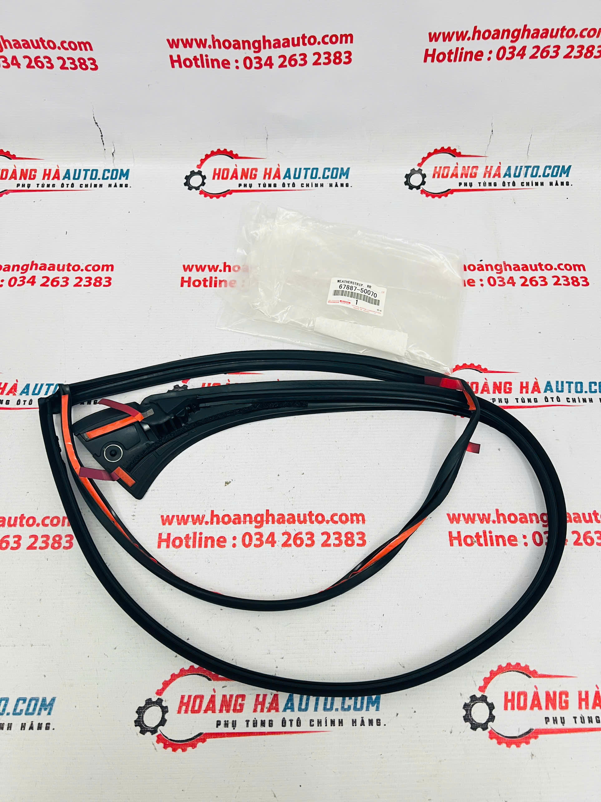 Dong mép cánh cửa sau RH Lexus LS460 | 67887-50070 6788750070 