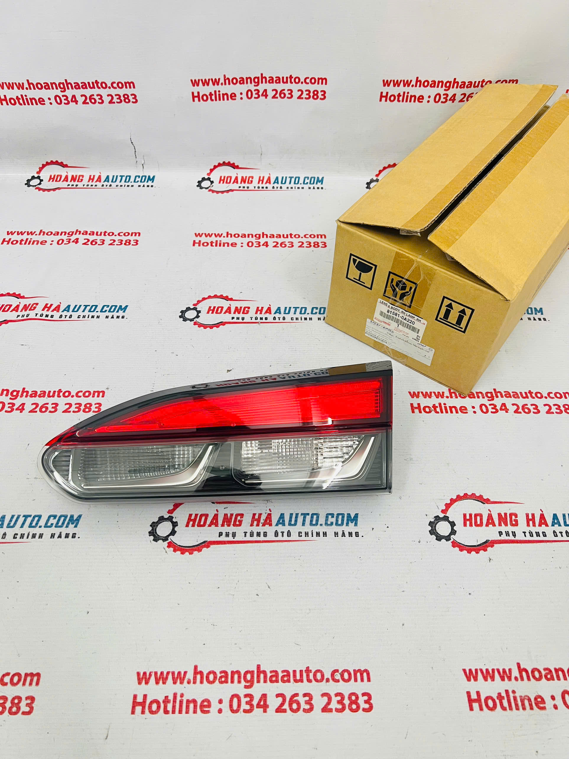 Đèn hậu cốp ( miếng trong ) RH Toyota Corolla Cross 2024 Xịn Chính Hãng | 81581-0A220 815810A220