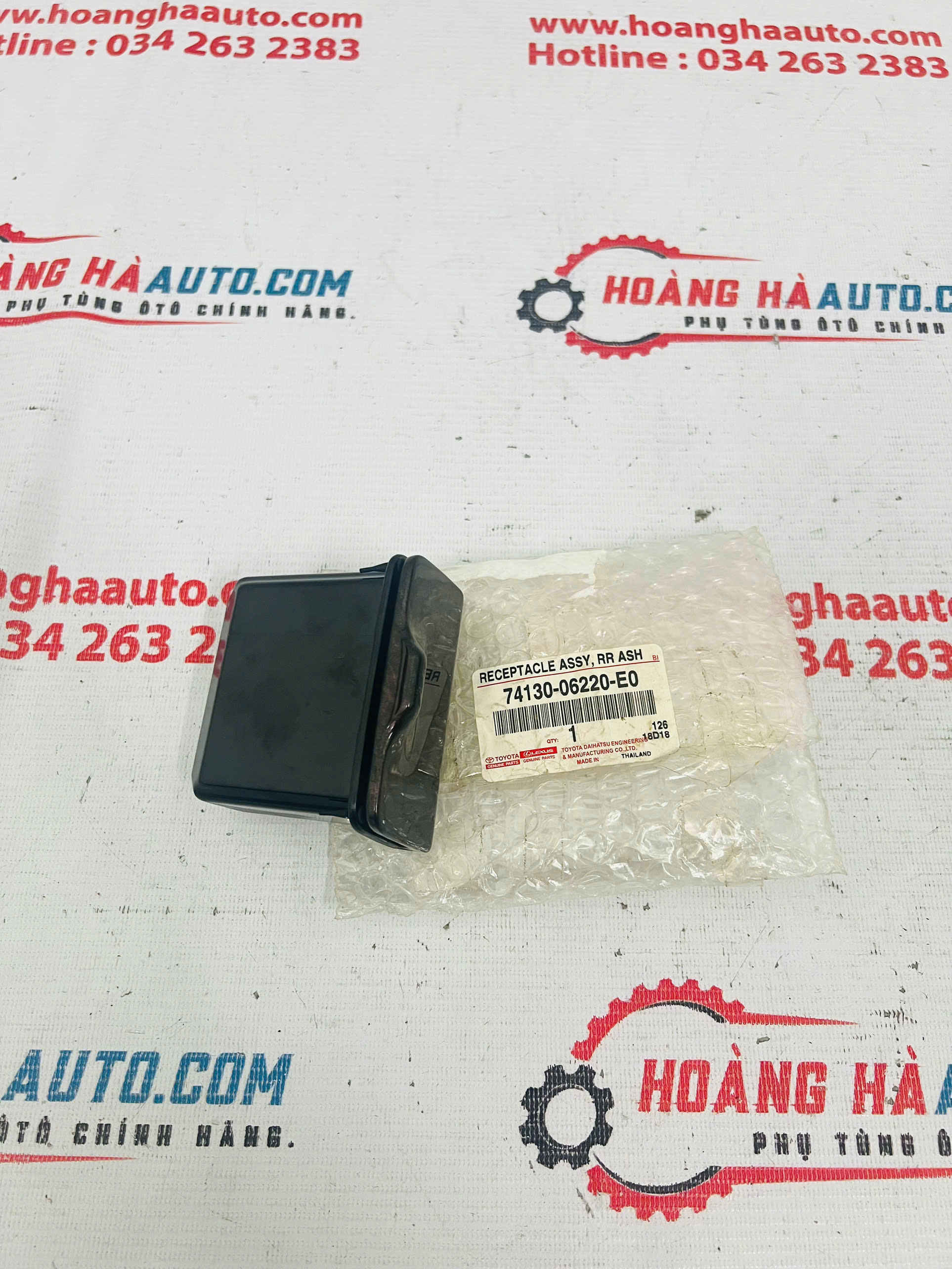 Gạt tàn thuốc sau Toyota Camry 2.5Q 2015 Xịn Chính Hãng | 74130-06220-E0 7413006220E0