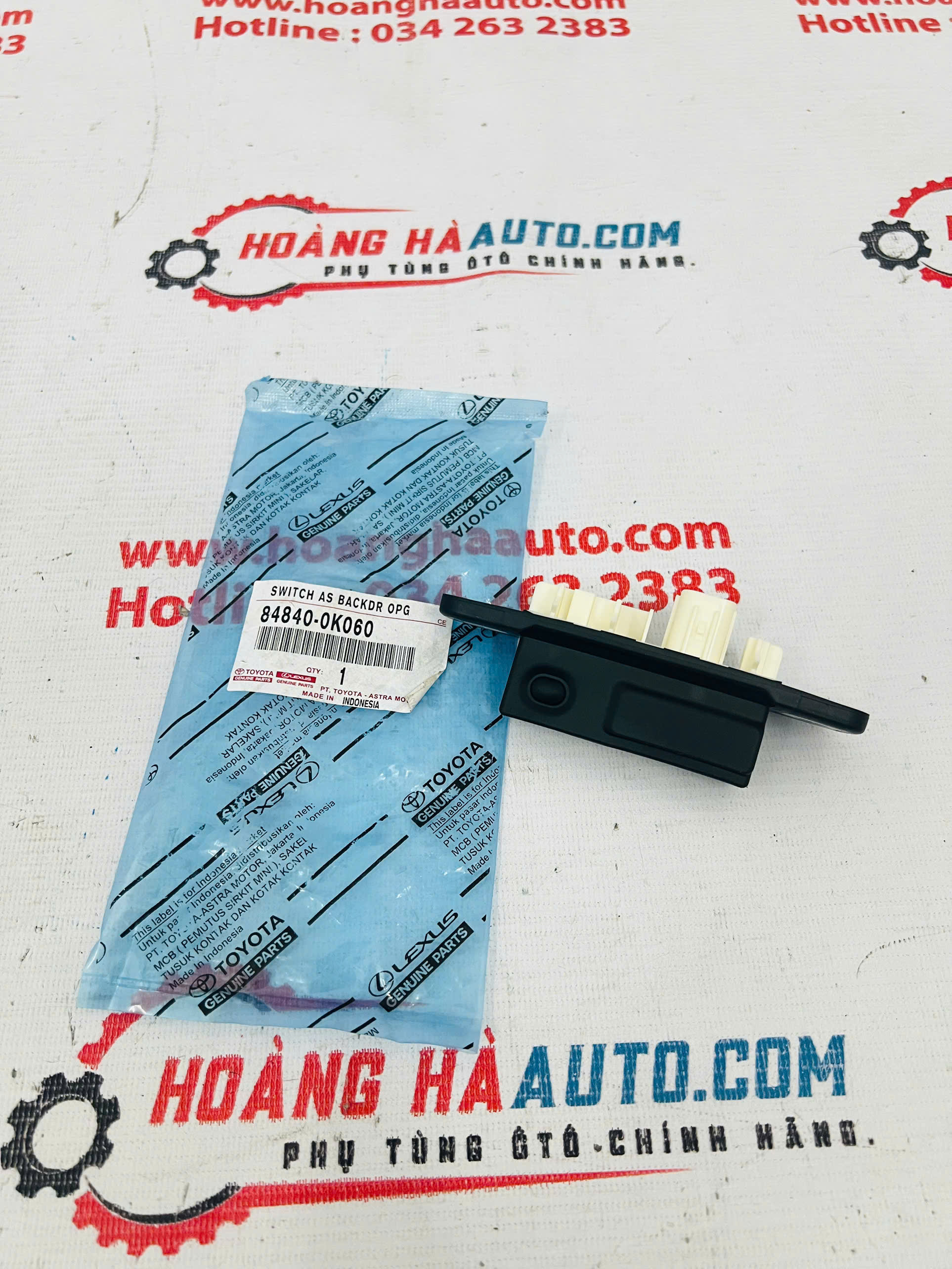 Công tắc mở cốp Toyota Fortuner 2020-2024 Xịn Chính Hãng | 84840-0K060 848400K060