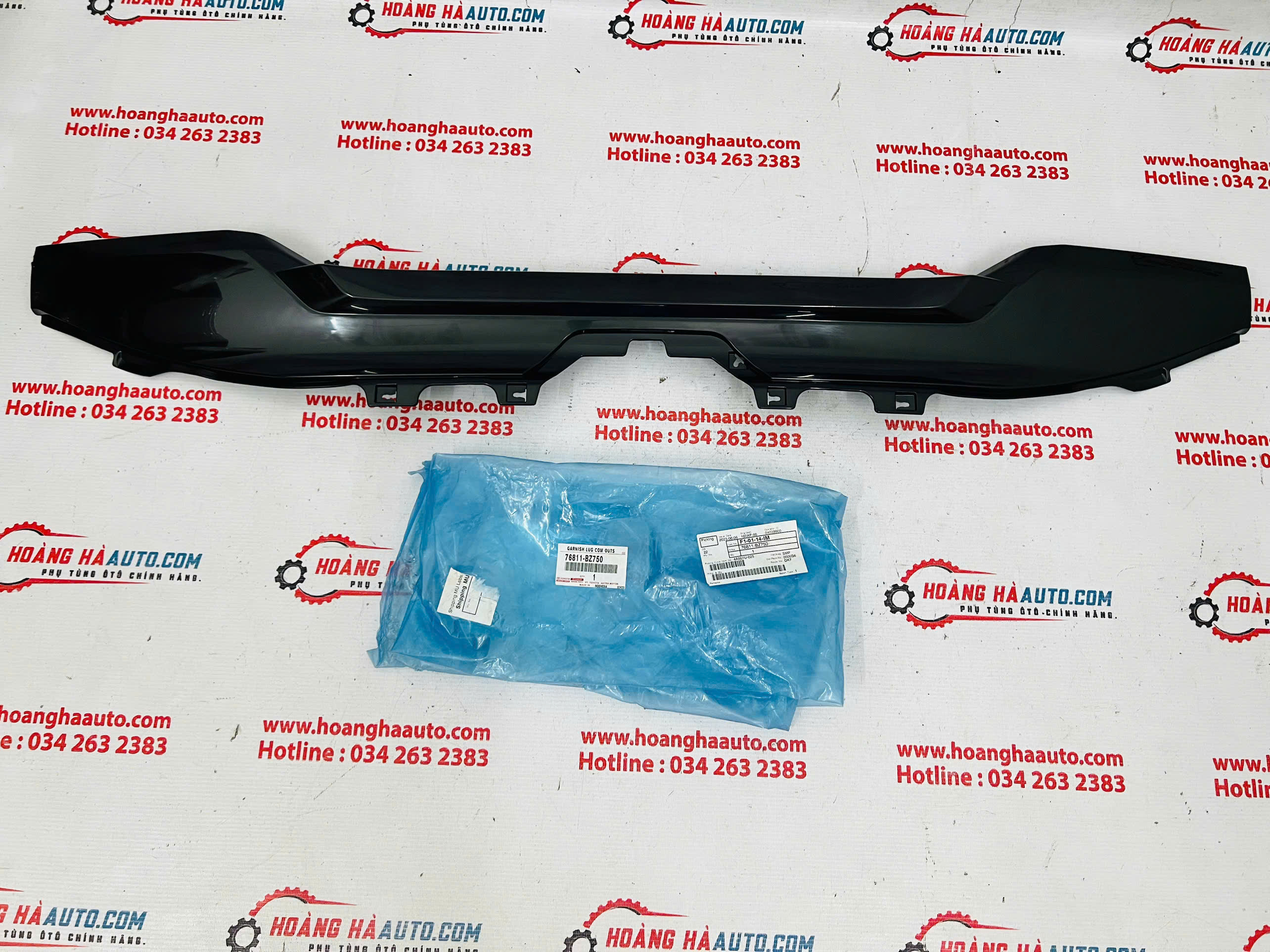 Ốp cốp sau miếng giữa Toyota Veloz 2022 Xịn Chính Hãng | 76811-BZ750 76811BZ750