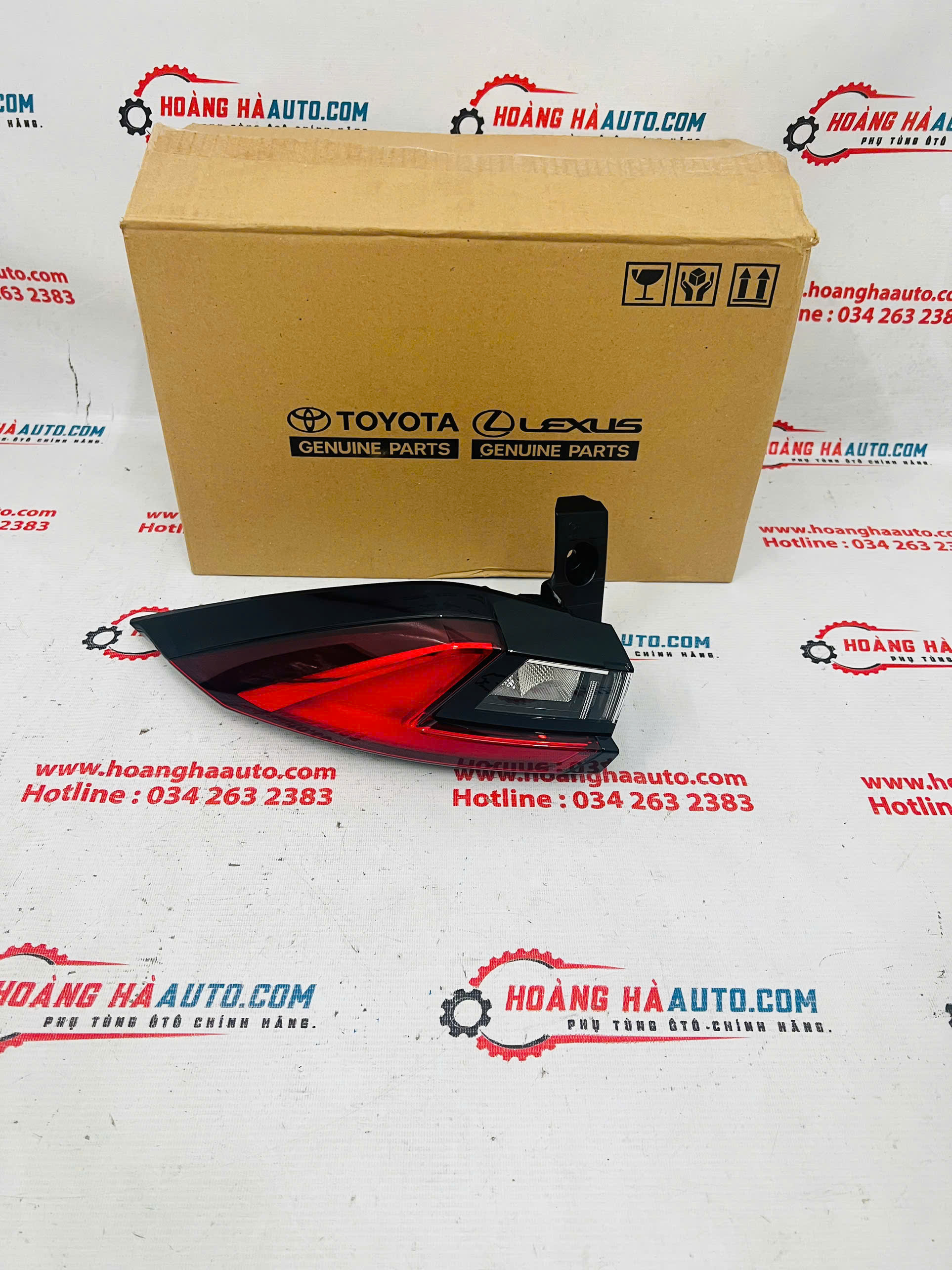 Đèn hậu ngoài  Toyota Yaris Cross bên LH xịn chính hãng | 81560-BZ850 , 81560BZ850