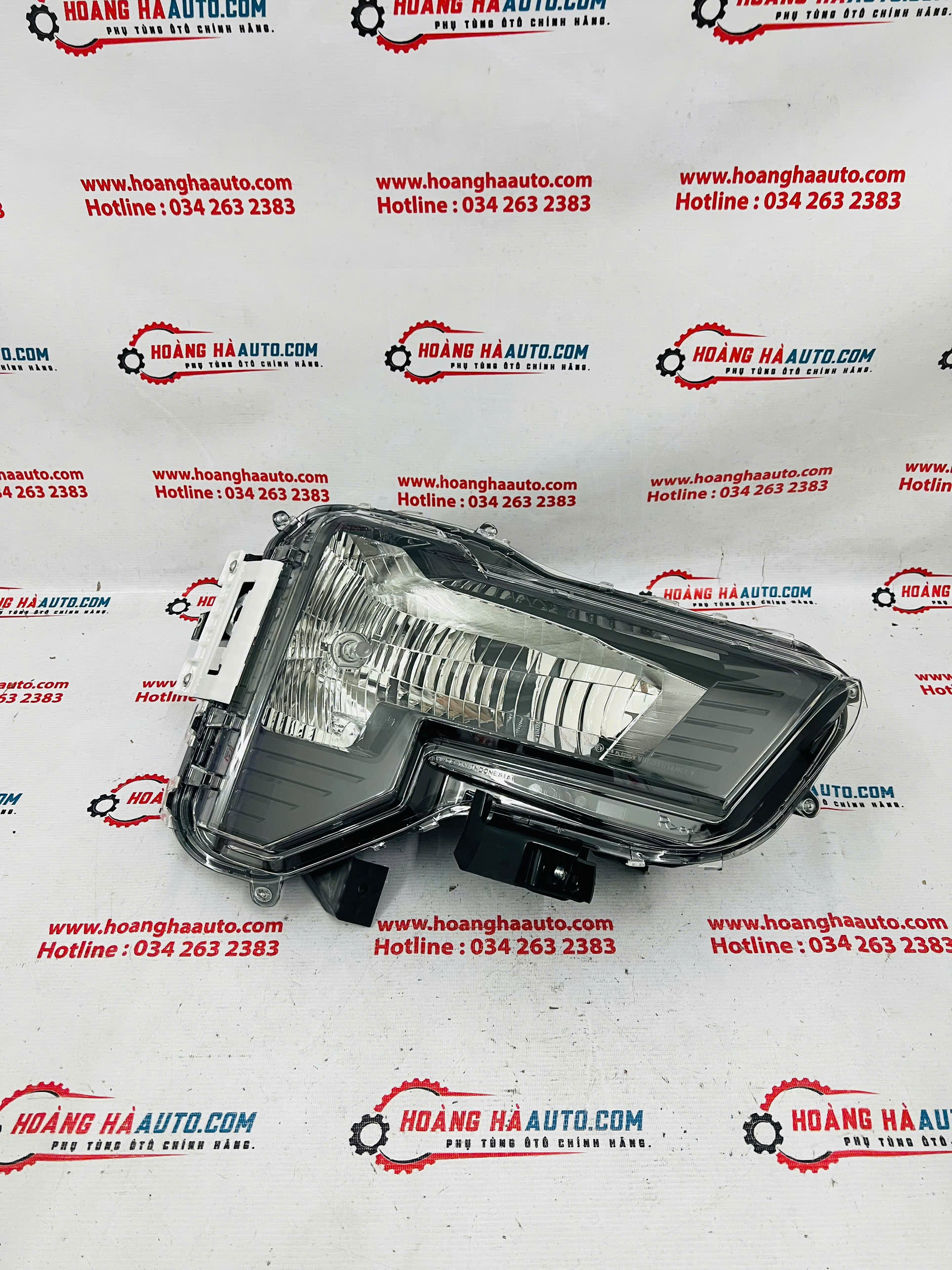 Đèn pha Mitsubishi Xpander ECO 2022 bên RH xịn chính hãng | 8301D830