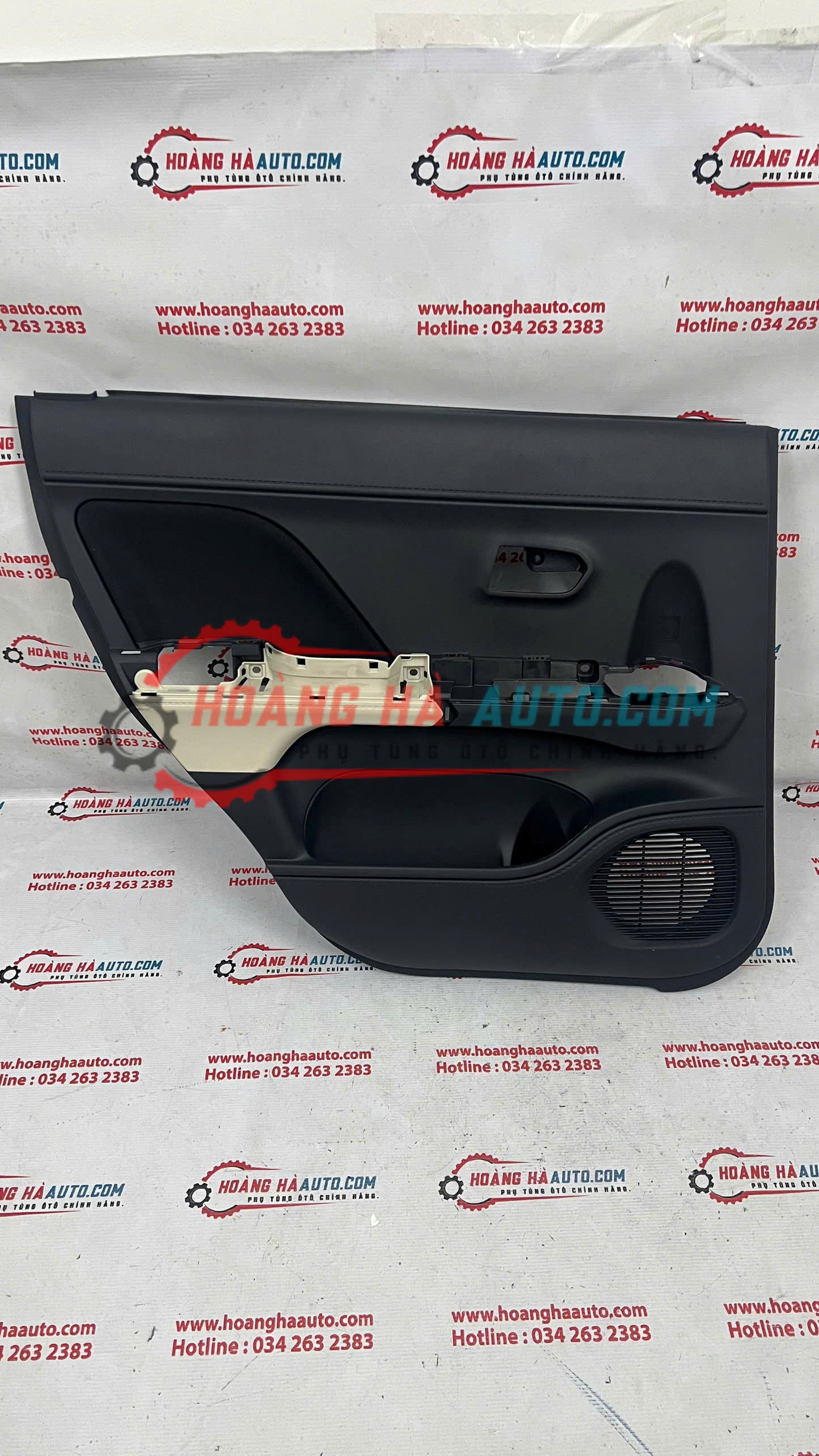 Ốp tappi cánh cửa sau LH Toyota Rush 2018 xịn  | 67640-BZ780-C0 , 67640BZ780C0